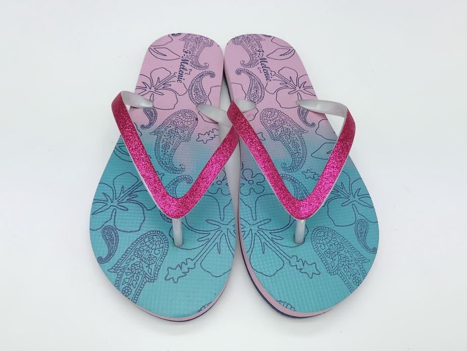2024 China Flip Flops with logo Wholesale Sandals Popular Women Flip Flops Glitter Pvc Strap slippers