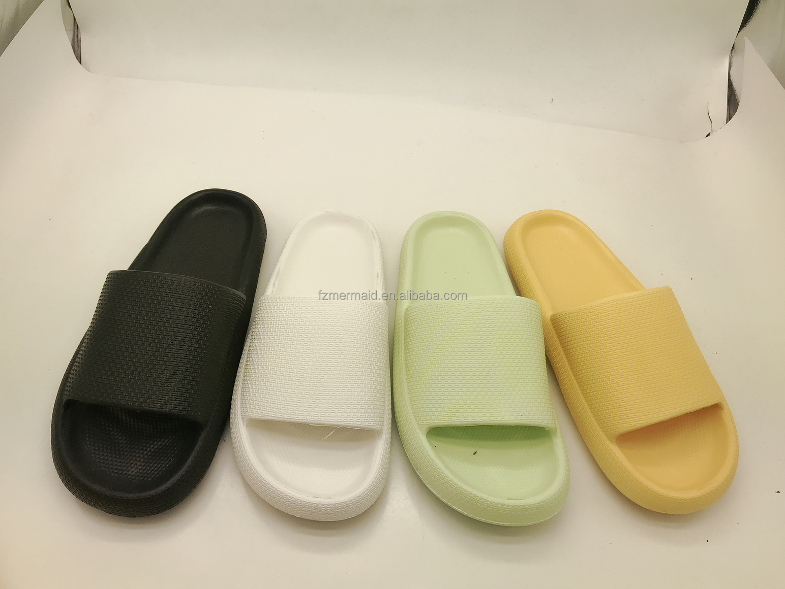 Indoor Easy Wear Slip on OEM Custom New Arrival High Quality Durable Light Weight EVA Bath Shower Pillow Cloud Slipper