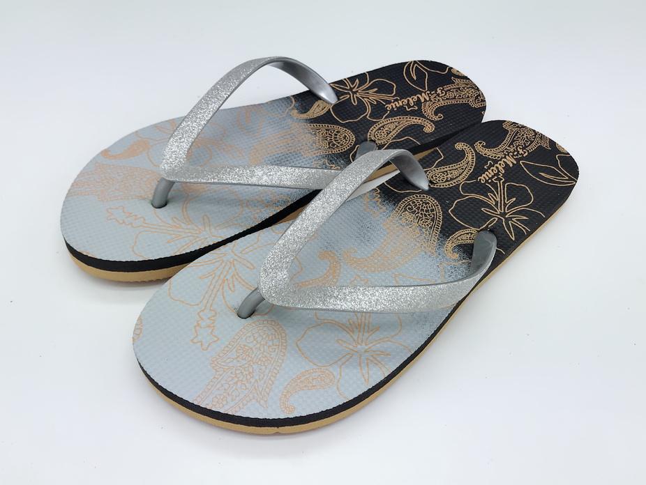 2024 China Flip Flops with logo Wholesale Sandals Popular Women Flip Flops Glitter Pvc Strap slippers