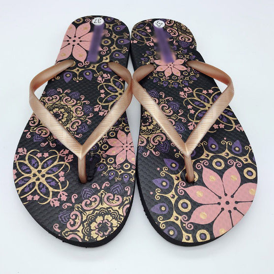 2024 Custom and Wholesale Summer Flip Flops Colorful Women Slipper PVC Upper and Rubber Outsloe Material