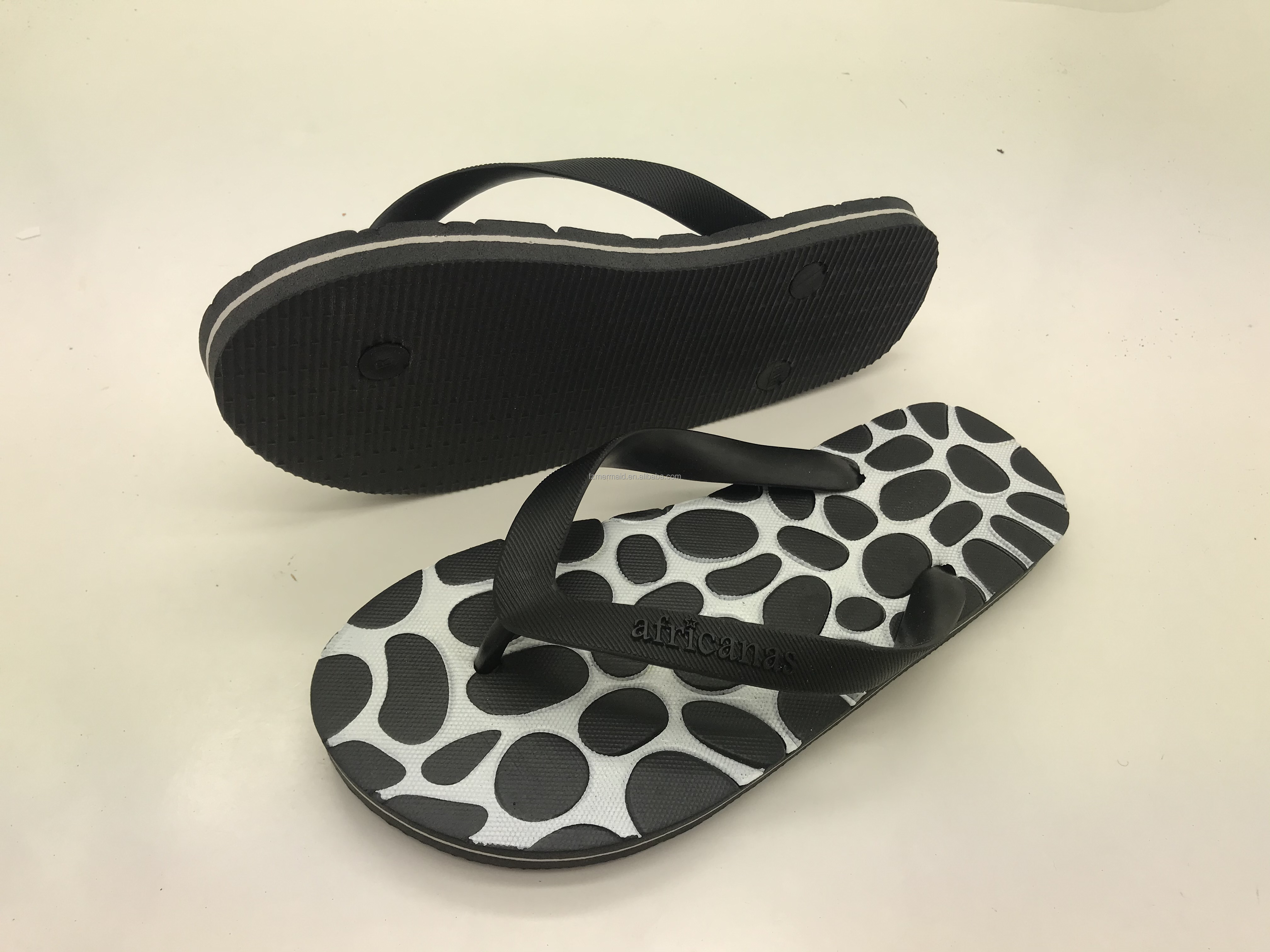 Men Women Wholesale Custom Flip Flops With LOGO Colorful PVC Custom Logo Beach Flip-Flops Slippers Custom Flip Flop Slides